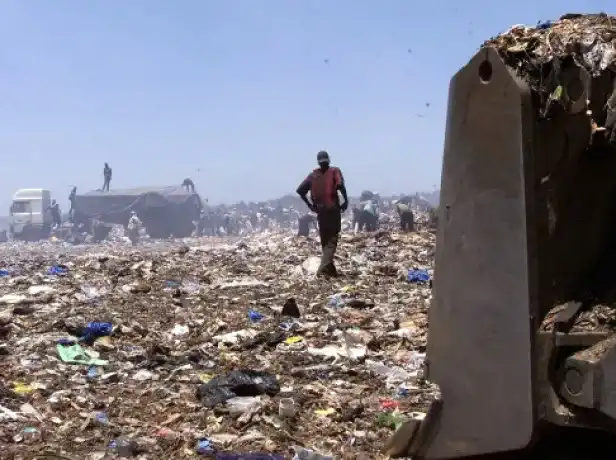 Giant garbage dump in Senegal